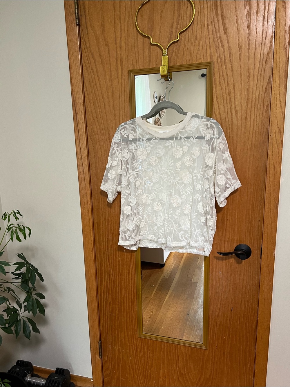 2 Maurices White and Plum Lace Floral Crop Top